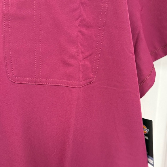 NWT Dickies Mens 2XL Scrub Top Dynamix Wine Burgundy Scrubs Stretch Uniform NEW - Picture 4 of 7